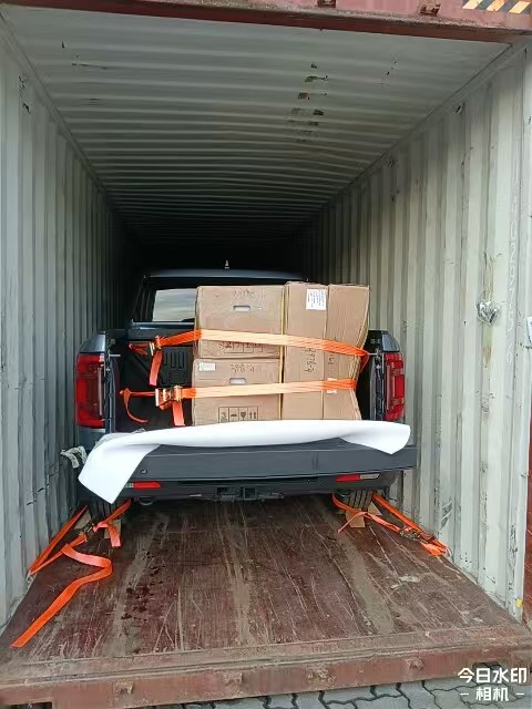 BYD Shark 6 Right Hand Drive pickup truck container loading for international export from China