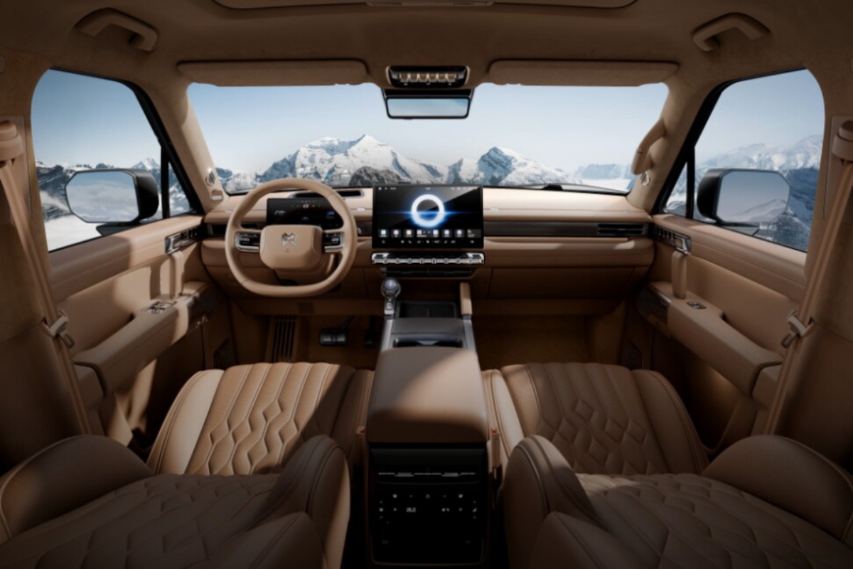 MHERO II M817 GCC Spec luxury interior